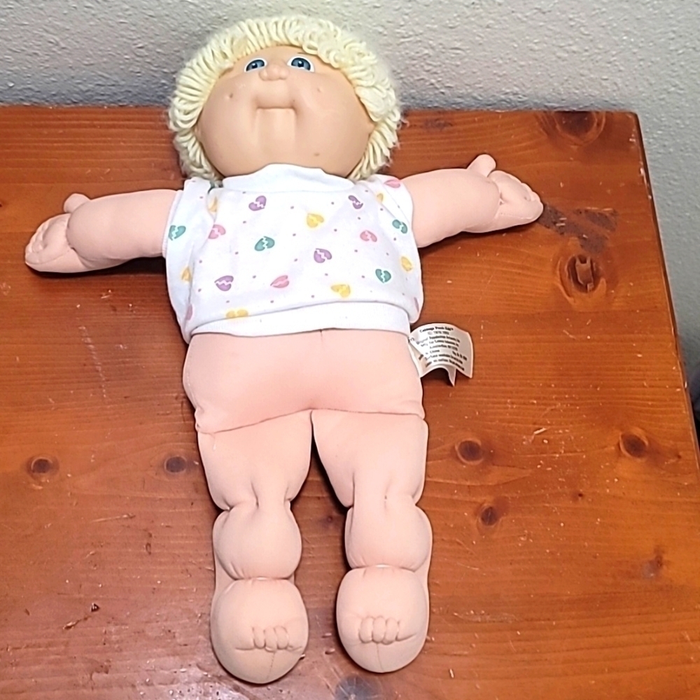 VTG Cabbage Patch Kids Doll 1982 Coleco Blonde Hair Blue Eyes Heart Shirt 16"